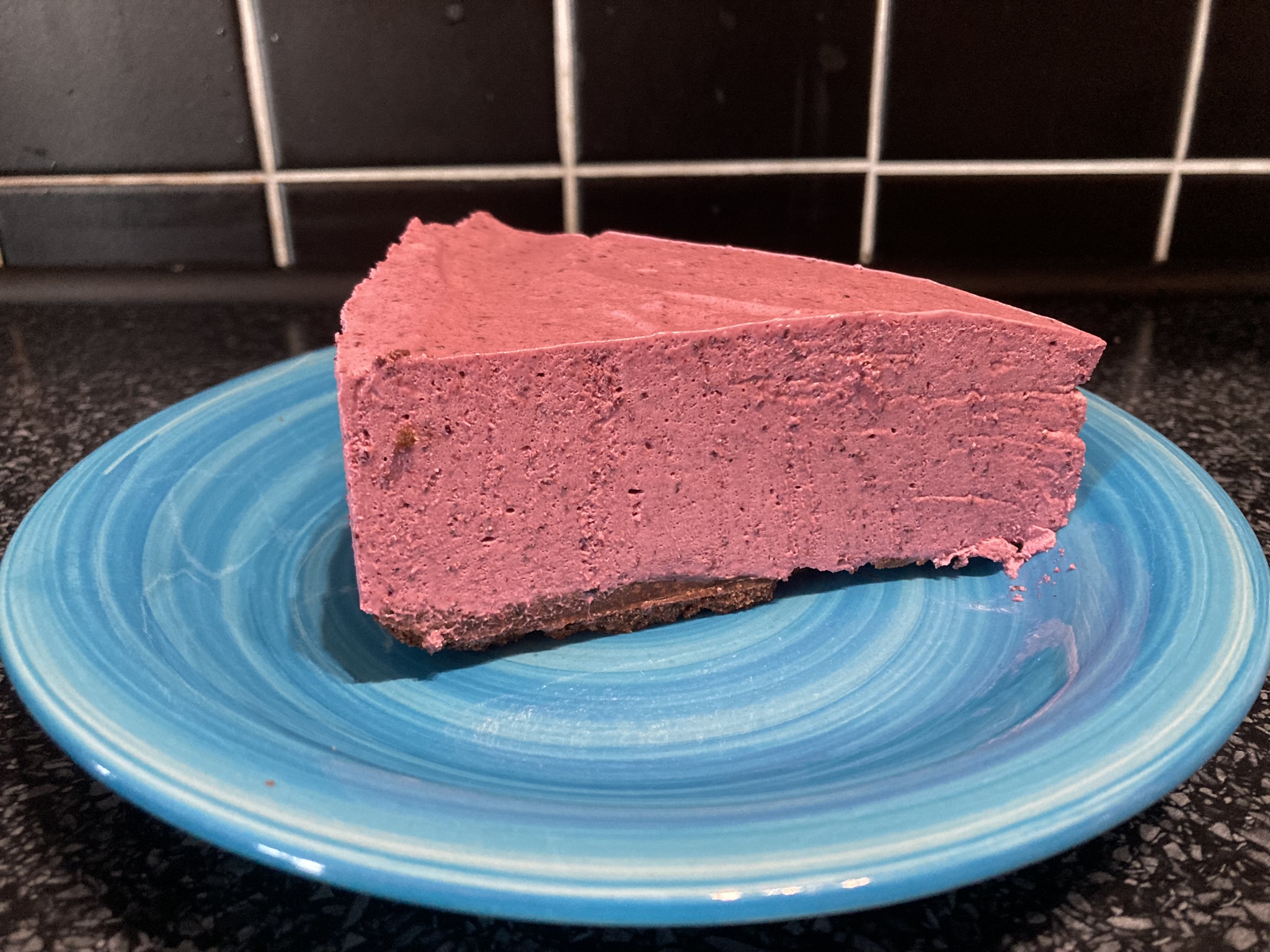 Nepečený borůvkový cheesecake s lučinou